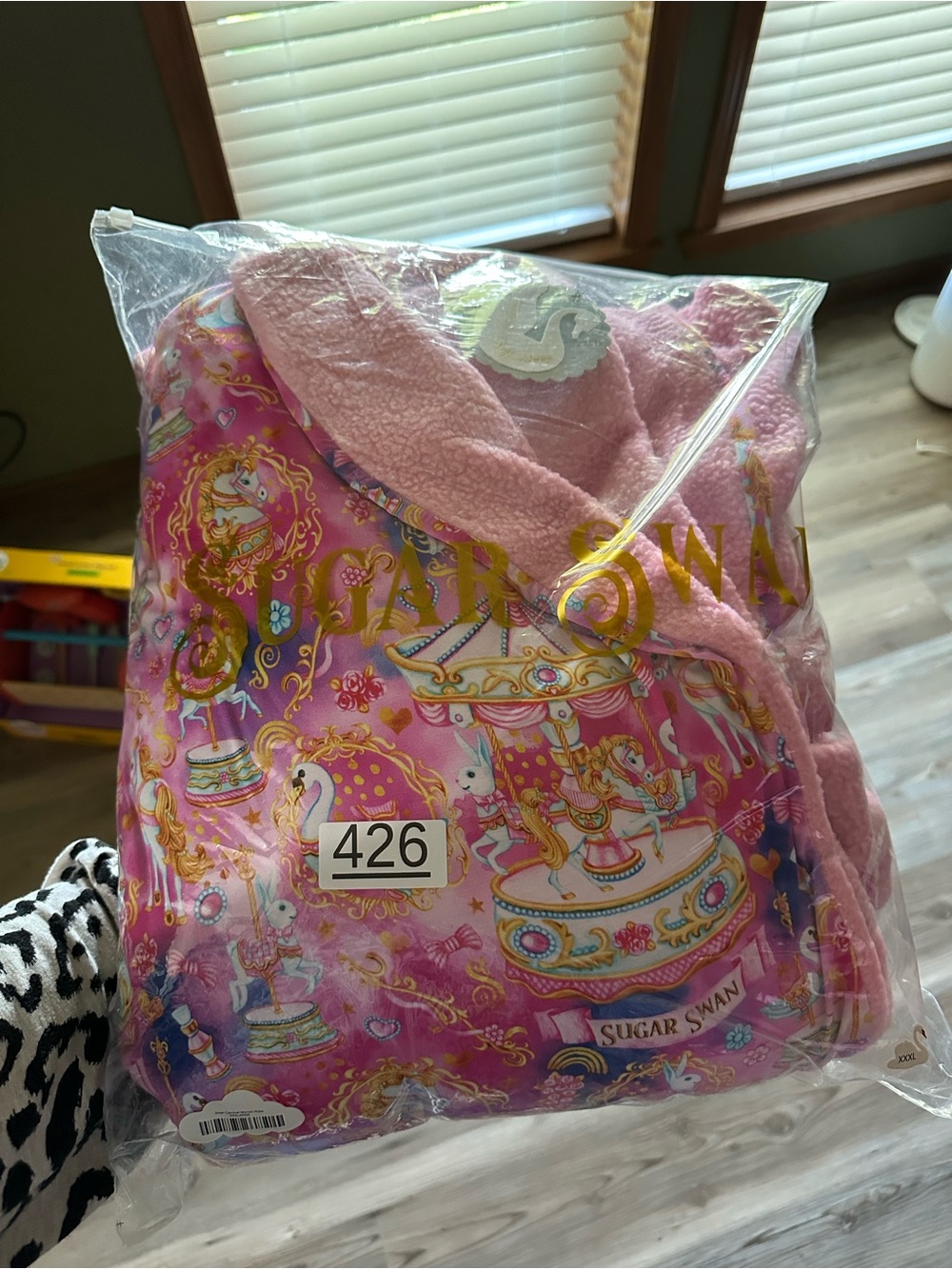 Sugar Swan Pink Girls' Plush Robe - Sweet Carousel Print